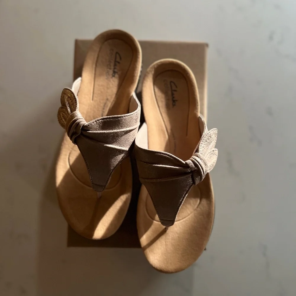 NWT Clarks Taupe Metallic Laurieann Rae Flat Sandal - Picture 8 of 13